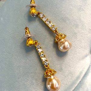 Drop pearl and cubic zirconia ear rings